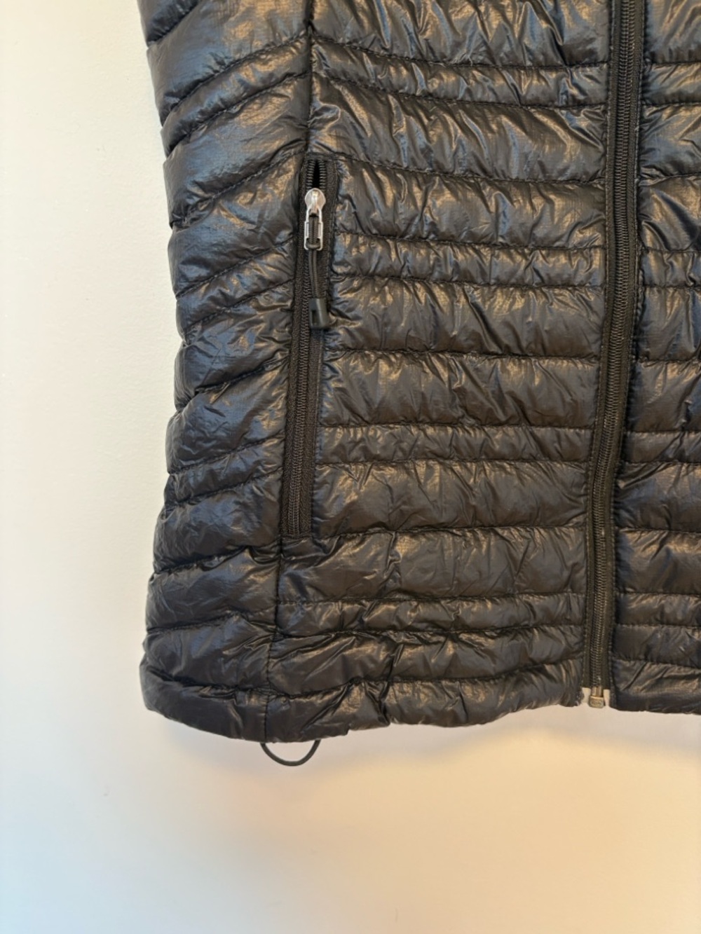 Patagonia Women's Ultralight
Down Vest , sz : XS - Picture 4 of 6